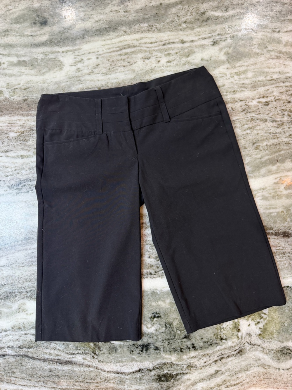 Charlotte Russe Black Tailored Low Rise Loose Shorts
13”